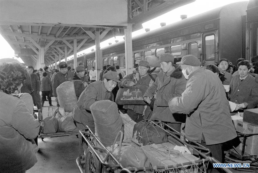 (MOMENTS FOREVER)(FESTIVECHINA)CHINA-SPRING FESTIVAL-RETURNING HOME (CN)