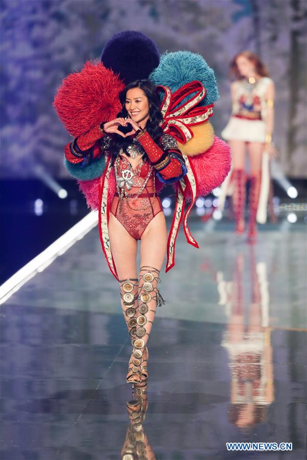 (MOMENTS FOREVER)CHINA-LIFE FASHION-DEVELOPMENT (CN)