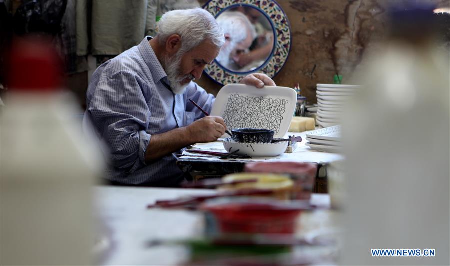 MIDEAST-HEBRON-CERAMICS