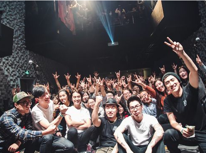 WHO’S LISTENING？