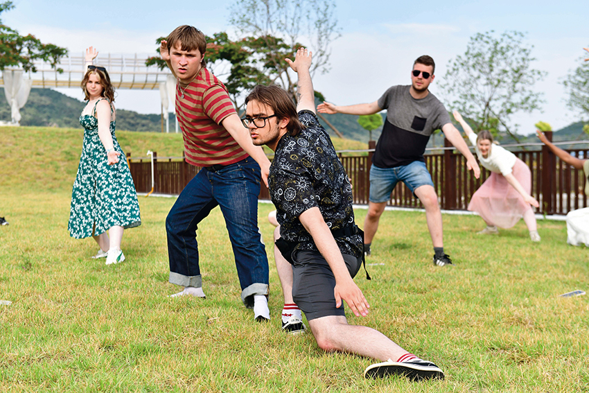 英國Z世代:為何“凝視”?