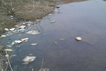 信用危機之一:水源地“垃圾圍城” 水品質保障在哪