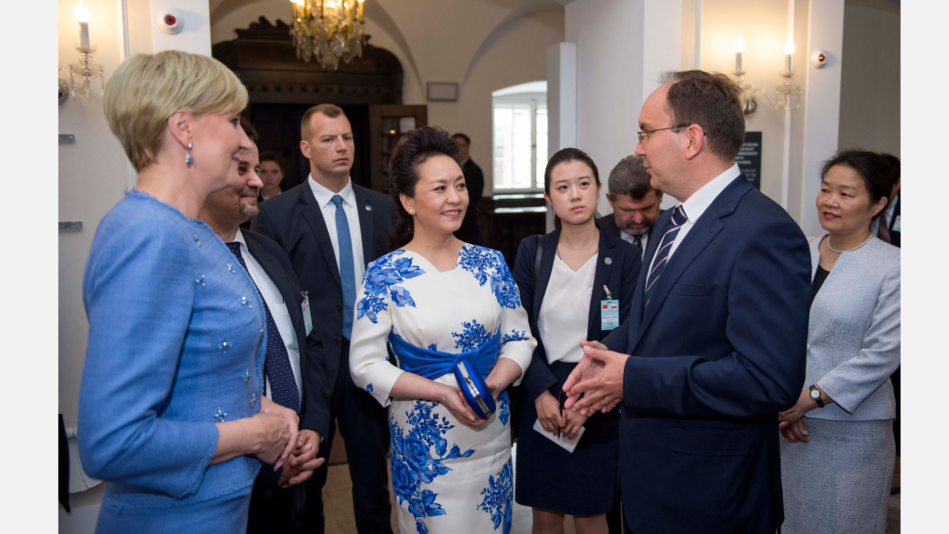 彭麗媛同波蘭總統夫人阿加塔共同參觀肖邦博物館