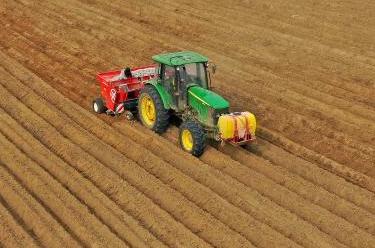 河北張家口:馬鈴薯播種忙