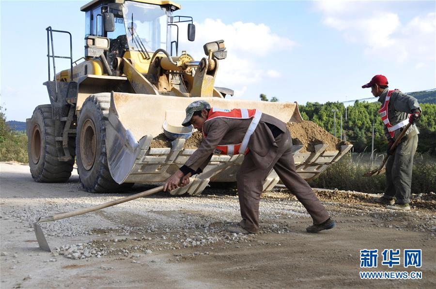 （十九大時(shí)光·圖文互動(dòng)）（5）變革不平凡　奮進(jìn)新時(shí)代——來自基層蹲點(diǎn)現(xiàn)場(chǎng)的報(bào)道