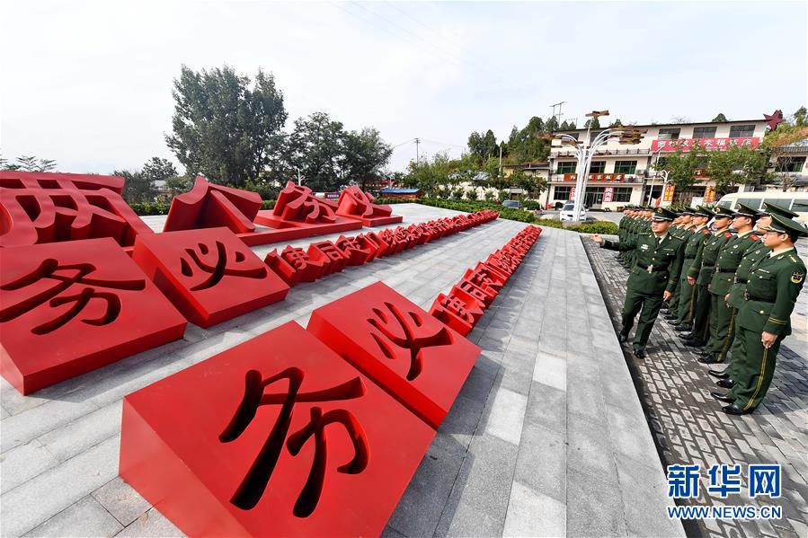 （十九大時光·圖文互動）（1）全面從嚴(yán)治黨，以更高能力和水平引領(lǐng)新時代——來自基層蹲點(diǎn)現(xiàn)場的報道