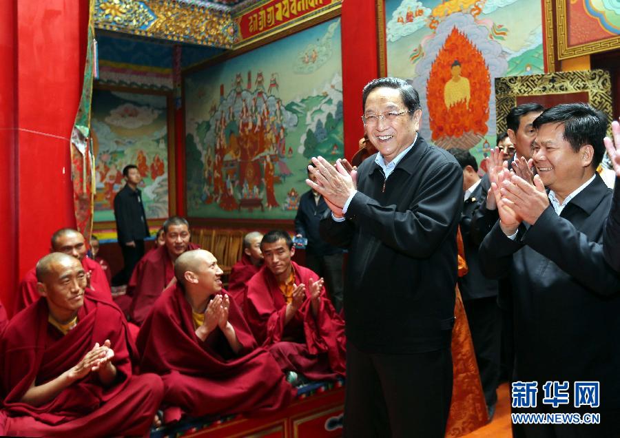 這是5月16日,俞正聲在云南佛學(xué)院迪慶藏傳佛教分院看望宗教界人士。 新華社記者 劉衛(wèi)兵 攝 這是5月16日,俞正聲在云南佛學(xué)院迪慶藏傳佛教分院看望宗教界人士。 新華社記者 劉衛(wèi)兵 攝