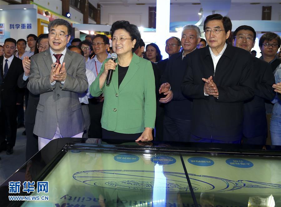 （新華網(wǎng)）劉延?xùn)|、郭金龍參加2016年全國科技活動周活動