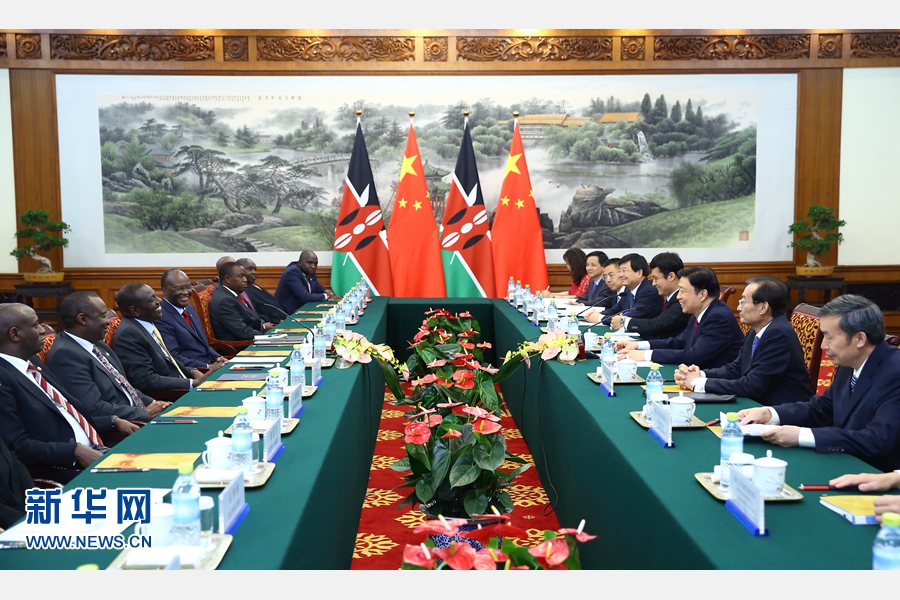 7月6日,國(guó)家副主席李源潮在北京會(huì)見來(lái)華出席生態(tài)文明貴陽(yáng)國(guó)際論壇2016年年會(huì)的肯尼亞副總統(tǒng)魯托。 新華社記者 丁海濤 攝 7月6日,國(guó)家副主席李源潮在北京會(huì)見來(lái)華出席生態(tài)文明貴陽(yáng)國(guó)際論壇2016年年會(huì)的肯尼亞副總統(tǒng)魯托。 新華社記者 丁海濤 攝