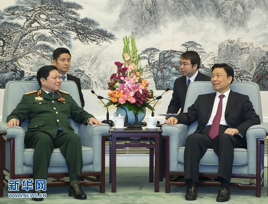8月29日,中共中央政治局委員、國家副主席李源潮在北京會見越南共產(chǎn)黨中央政治局委員、國防部長吳春歷。 新華社記者丁林攝 8月29日,中共中央政治局委員、國家副主席李源潮在北京會見越南共產(chǎn)黨中央政治局委員、國防部長吳春歷。 新華社記者丁林攝