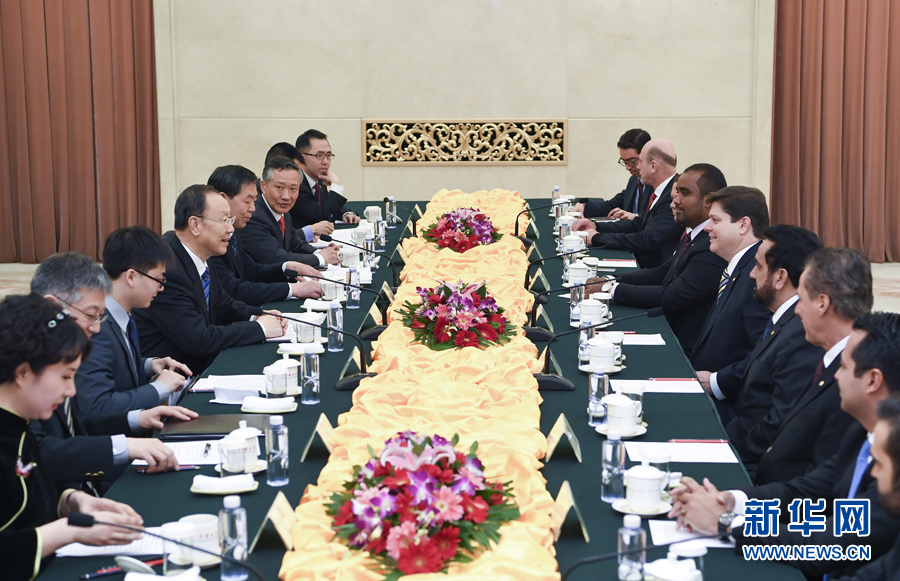 3月22日,中共中央書記處書記、全國政協副主席杜青林在北京會見巴西民主運動黨眾議院黨團領袖羅西率領的該黨干部考察團。 新華社記者張領攝 3月22日,中共中央書記處書記、全國政協副主席杜青林在北京會見巴西民主運動黨眾議院黨團領袖羅西率領的該黨干部考察團。 新華社記者張領攝