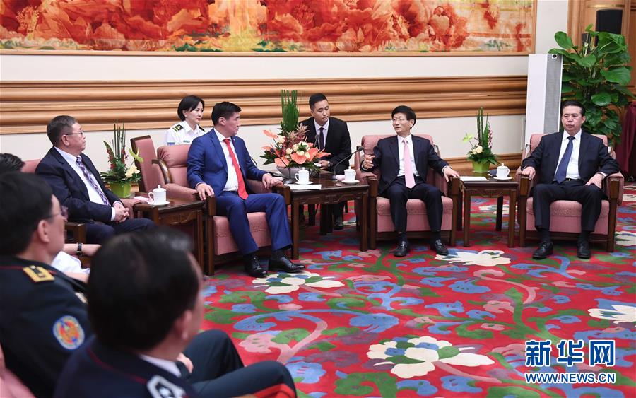 5月8日,中共中央政治局委員、中央政法委書記孟建柱在北京中南海會(huì)見蒙古國法律內(nèi)務(wù)部部長賓巴朝格特。 新華社記者 張鐸 攝 5月8日,中共中央政治局委員、中央政法委書記孟建柱在北京中南海會(huì)見蒙古國法律內(nèi)務(wù)部部長賓巴朝格特。 新華社記者 張鐸 攝