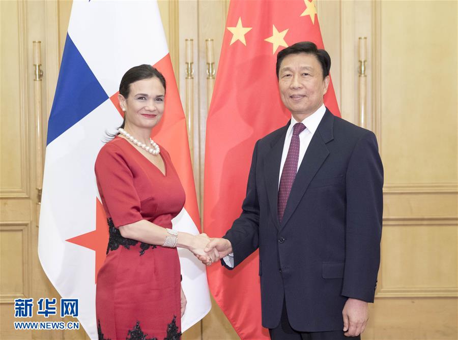6月13日,國家副主席李源潮在北京人民大會堂會見巴拿馬副總統(tǒng)兼外長德圣馬洛。 新華社記者 丁林 攝
 6月13日,國家副主席李源潮在北京人民大會堂會見巴拿馬副總統(tǒng)兼外長德圣馬洛。 新華社記者 丁林 攝