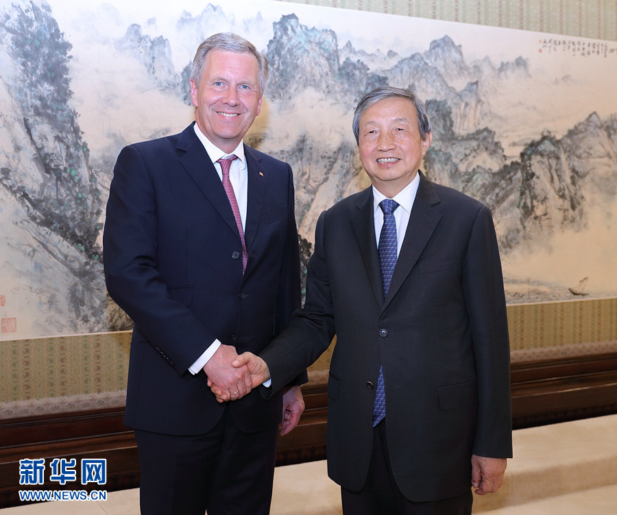 6月13日，國務院副總理馬凱在北京中南海紫光閣會見德國前總統、全球中小企業聯盟全球主席武爾夫。 新華社記者 王曄 攝 