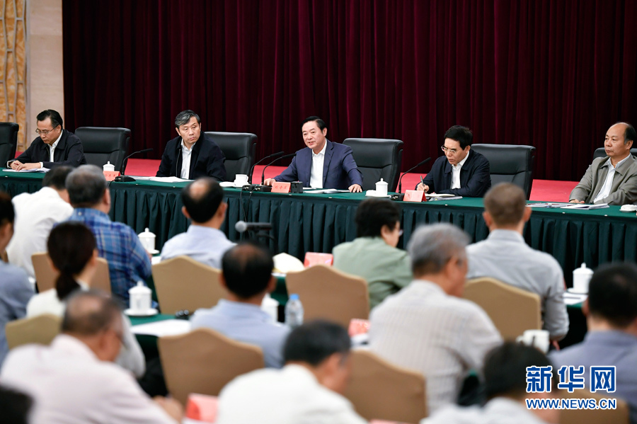 9月7日，中共中央政治局委員、中央書記處書記、中宣部部長劉奇葆在北京出席全國電視劇工作座談會并講話。 新華社記者 燕雁 攝

