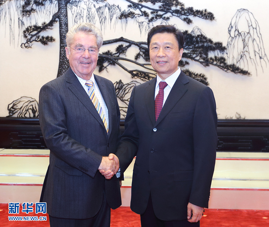 9月7日,國(guó)家副主席李源潮在北京會(huì)見(jiàn)應(yīng)全國(guó)對(duì)外友協(xié)邀請(qǐng)?jiān)L華的奧中友協(xié)主席、奧地利前總統(tǒng)菲舍爾。 新華社記者 王曄 攝
 9月7日,國(guó)家副主席李源潮在北京會(huì)見(jiàn)應(yīng)全國(guó)對(duì)外友協(xié)邀請(qǐng)?jiān)L華的奧中友協(xié)主席、奧地利前總統(tǒng)菲舍爾。 新華社記者 王曄 攝