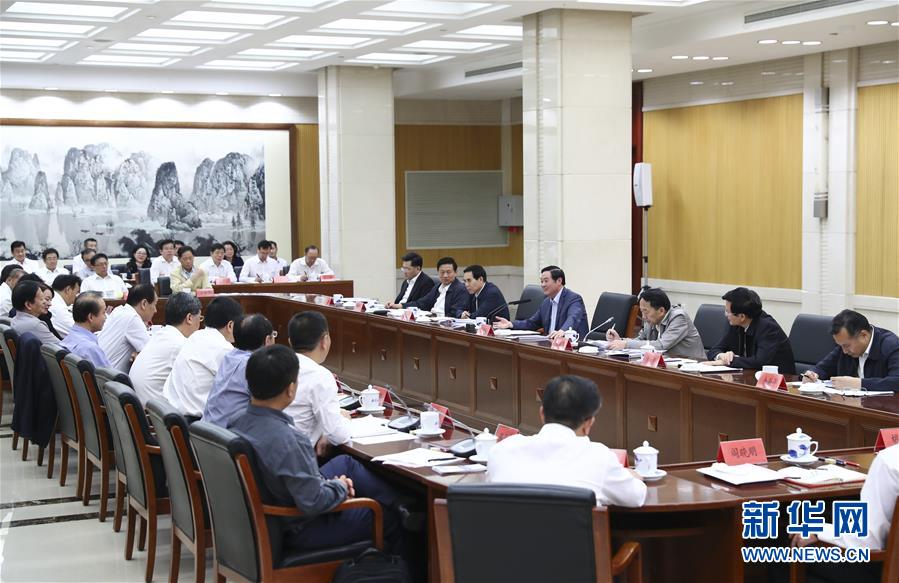 9月21日,中宣部在北京召開中央媒體駐外機構(gòu)外宣工作座談會。中共中央政治局委員、中央書記處書記、中宣部部長劉奇葆出席座談會并講話。新華社記者 謝環(huán)馳 攝  9月21日,中宣部在北京召開中央媒體駐外機構(gòu)外宣工作座談會。中共中央政治局委員、中央書記處書記、中宣部部長劉奇葆出席座談會并講話。新華社記者 謝環(huán)馳 攝