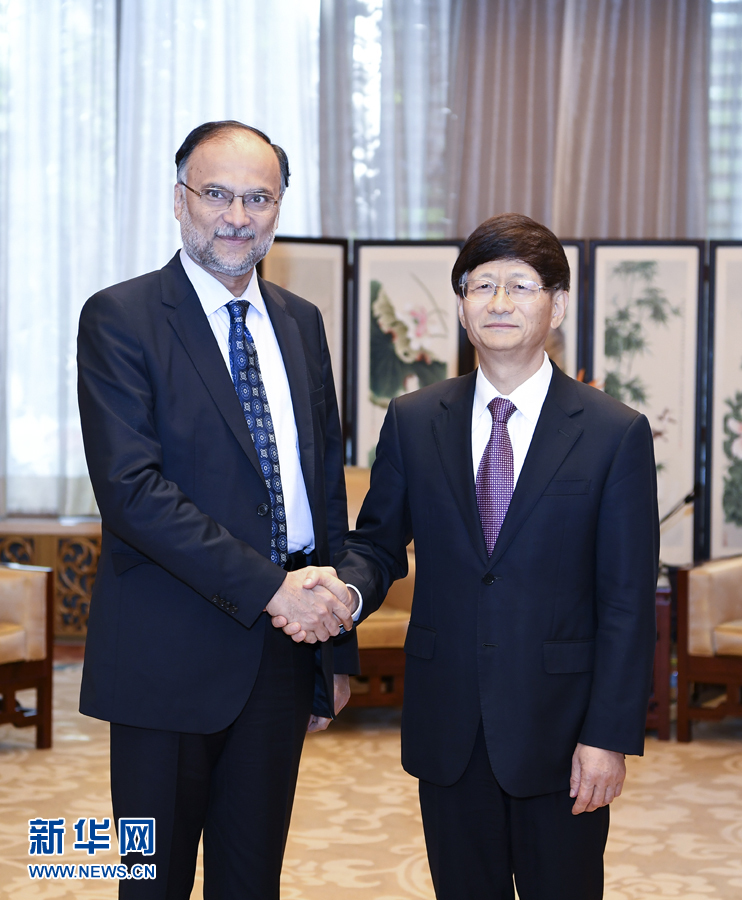 9月26日，中共中央政治局委員、中央政法委書記孟建柱在北京會見來華出席國際刑警組織第86屆全體大會的巴基斯坦內政部長伊克巴爾。新華社記者 張領 攝
