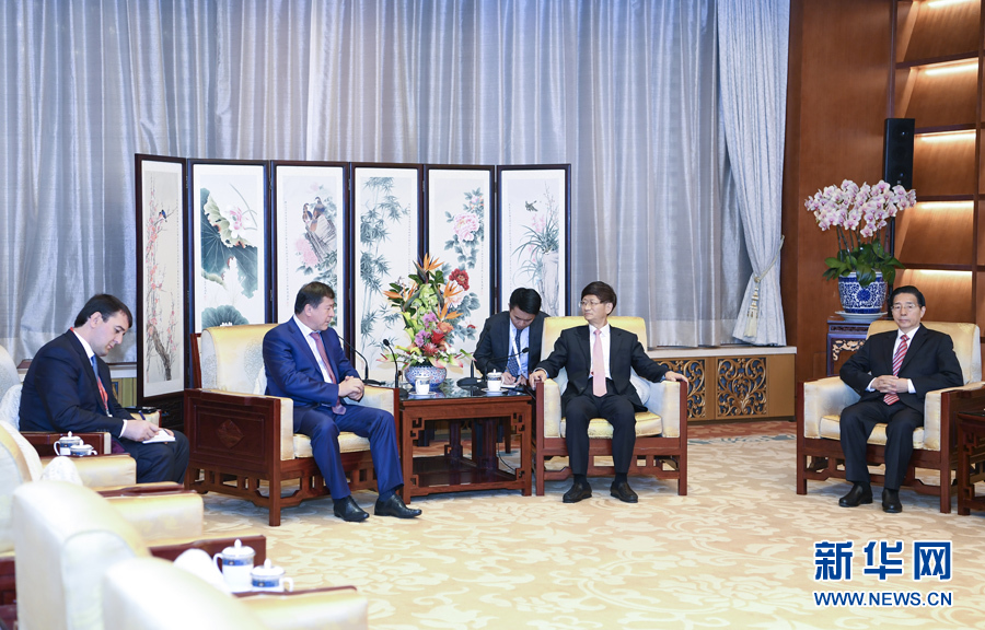 9月26日，中共中央政治局委員、中央政法委書記孟建柱在北京會見來華出席國際刑警組織第86屆全體大會的塔吉克斯坦內務部長拉希姆佐達。國務委員、公安部部長郭聲琨參加有關會見。新華社記者 張領 攝