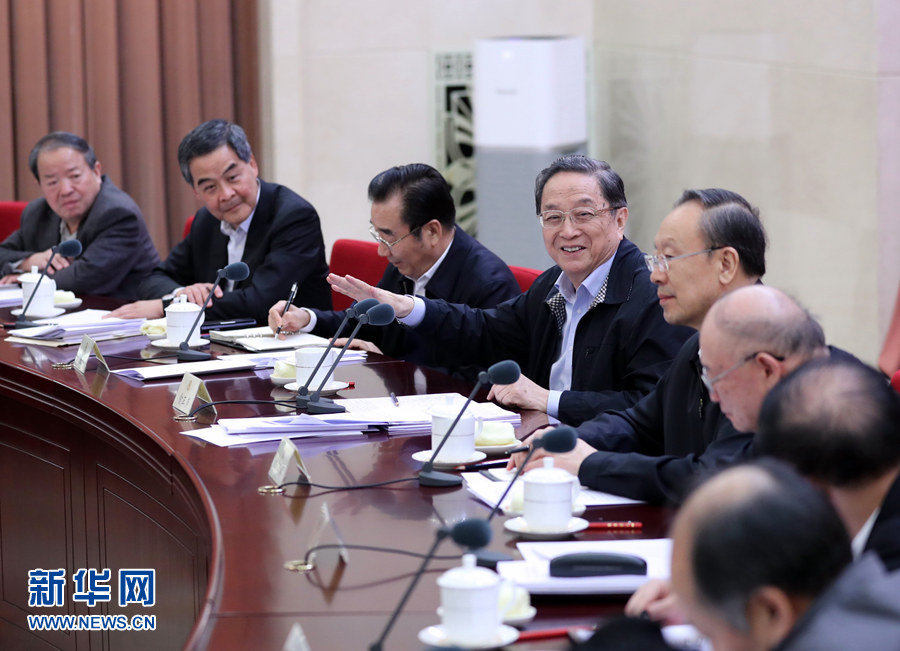 11月16日,全國政協(xié)在北京召開第75次雙周協(xié)商座談會,圍繞“推進(jìn)糧食定價機(jī)制、補(bǔ)貼政策和收儲制度改革”建言獻(xiàn)策。全國政協(xié)主席俞正聲主持會議并講話。新華社記者 鞠鵬 攝 11月16日,全國政協(xié)在北京召開第75次雙周協(xié)商座談會,圍繞“推進(jìn)糧食定價機(jī)制、補(bǔ)貼政策和收儲制度改革”建言獻(xiàn)策。全國政協(xié)主席俞正聲主持會議并講話。新華社記者 鞠鵬 攝