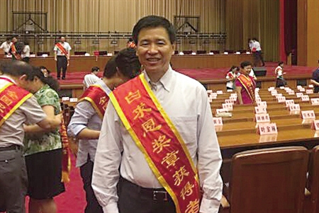 黃國寧被授予我國衛生行業的最高榮譽“白求恩獎章”。