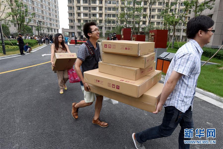 (新華全媒頭條·圖文互動)(13)開啟新征程 譜寫新史詩——以習(xí)近平同志為核心的黨中央引領(lǐng)中國特色社會主義進(jìn)入新時代