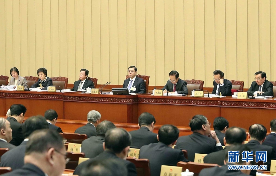 2月23日,十二屆全國人大常委會第三十三次會議在北京人民大會堂開幕。張德江委員長主持會議。 新華社記者 劉衛兵 攝 2月23日,十二屆全國人大常委會第三十三次會議在北京人民大會堂開幕。張德江委員長主持會議。 新華社記者 劉衛兵 攝