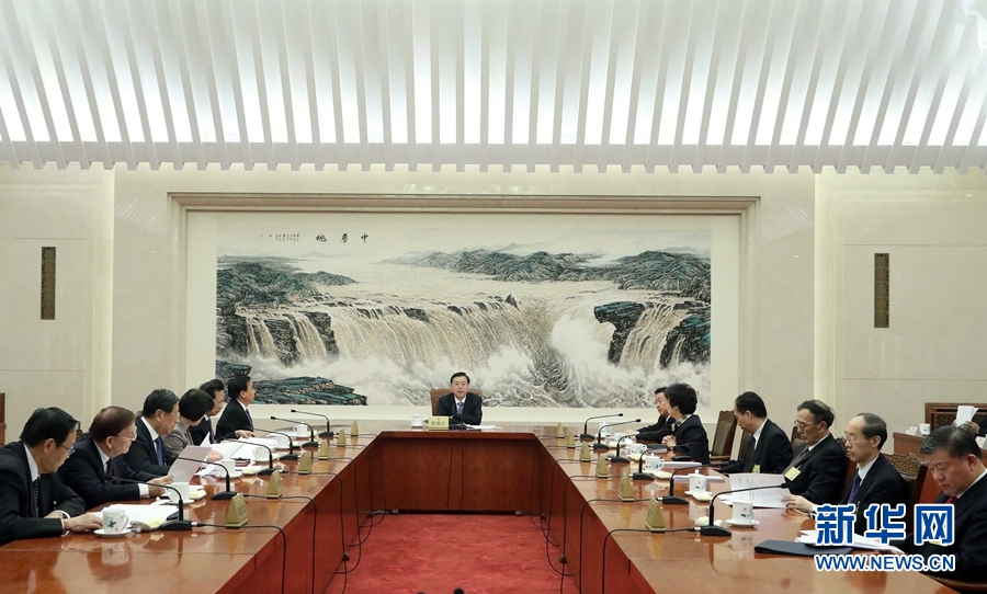 2月23日,十二屆全國人大常委會第一百一十三次委員長會議在北京人民大會堂舉行,張德江委員長主持。 新華社記者 劉衛(wèi)兵 攝 2月23日,十二屆全國人大常委會第一百一十三次委員長會議在北京人民大會堂舉行,張德江委員長主持。 新華社記者 劉衛(wèi)兵 攝