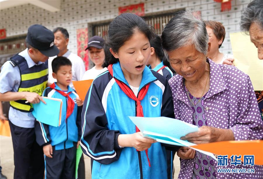 (社會)(5)孩子們的“紅領巾護路志愿隊”