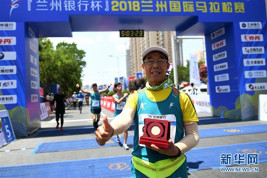 (體育·圖片故事)(1)“百馬”老人的跑步人生