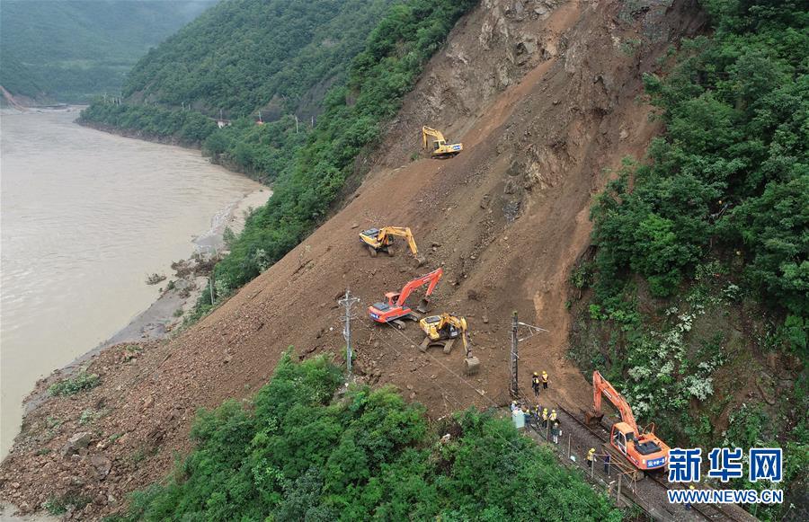 （防汛抗洪）（2）寶成鐵路搶通工作繼續進行
