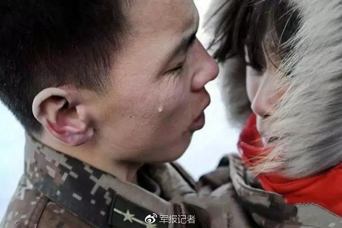 中國軍人:負重前行只為你能歲月靜好