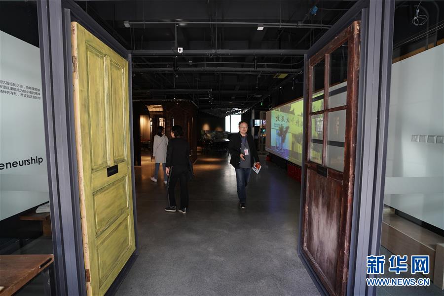 (新華全媒頭條·圖文互動)(9)奔跑吧,中關(guān)村!——寫在習(xí)近平總書記率領(lǐng)中央政治局到中關(guān)村集體學(xué)習(xí)5周年之際