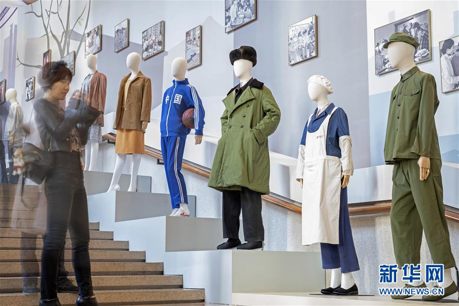 (社會)(4)“偉大的變革——慶祝改革開放40周年大型展覽”觀者如云