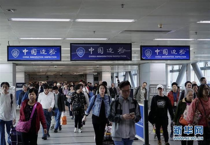 （圖文互動(dòng)）（4）四十年、一扇窗——兩地值守者眼中的羅湖橋