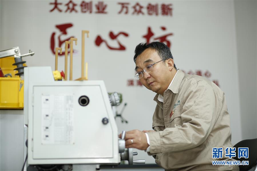 (改革先鋒風(fēng)采·圖文互動(dòng))(3)張黎明:譜寫(xiě)新時(shí)代勞動(dòng)者之歌