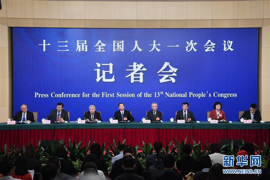 (兩會(huì)·XHDW)(10)全國人大相關(guān)負(fù)責(zé)人就“人大立法工作”答記者問