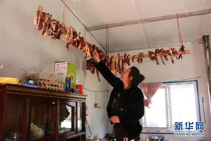 (圖文互動)(2)“這里過新年和往常一樣熱鬧”——西藏雅江堰塞湖受災群眾安置點新春見聞