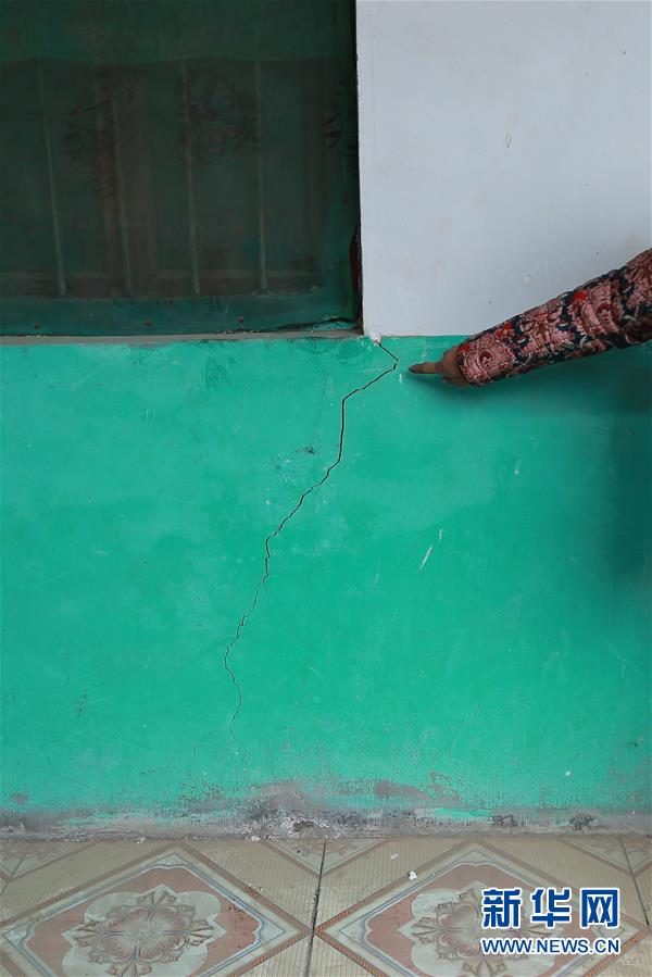 (新華視點·圖文互動)(4)挖掘作業(yè)距漢墓中心僅20米,村民住房出現(xiàn)裂縫……“造地”如何變挖山?