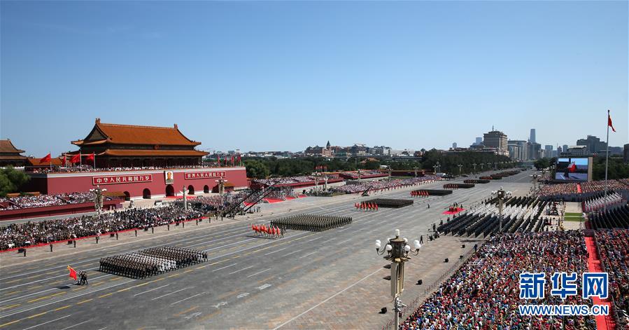 （新華全媒頭條·強(qiáng)軍思想引領(lǐng)新征程·圖文互動(dòng)）（1）那一刻，我們光榮接受檢閱