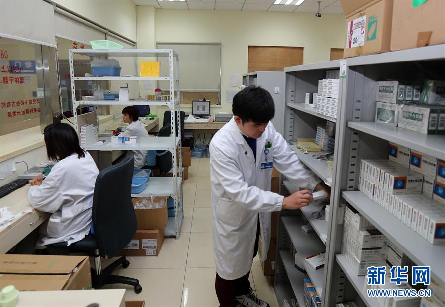 （新華全媒頭條·圖文互動）（1）一粒藥片牽動萬人心，藥品集中采購給你我省了多少？