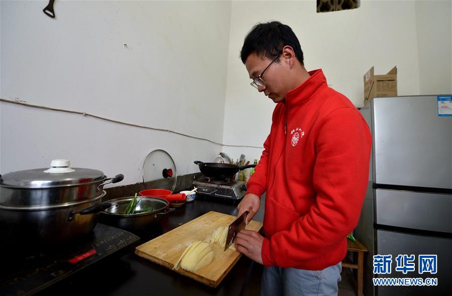 （愛(ài)國(guó)情 奮斗者·圖文互動(dòng)）（4） “解民生之多艱，育天下之英才”——中國(guó)農(nóng)大師生扎根田野書寫奉獻(xiàn)之歌