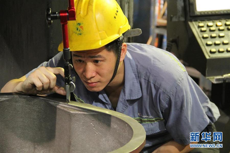(新華全媒頭條·圖文互動)(2)讓奮斗成為人生最亮麗的底色——寫在2019年“五一”國際勞動節(jié)到來之際