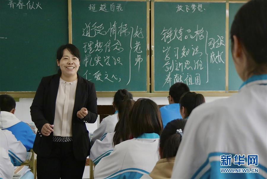 (新華全媒頭條·圖文互動(dòng))(3)大漠小城的別樣青春——記內(nèi)地青年學(xué)子扎根新疆且末教書育人