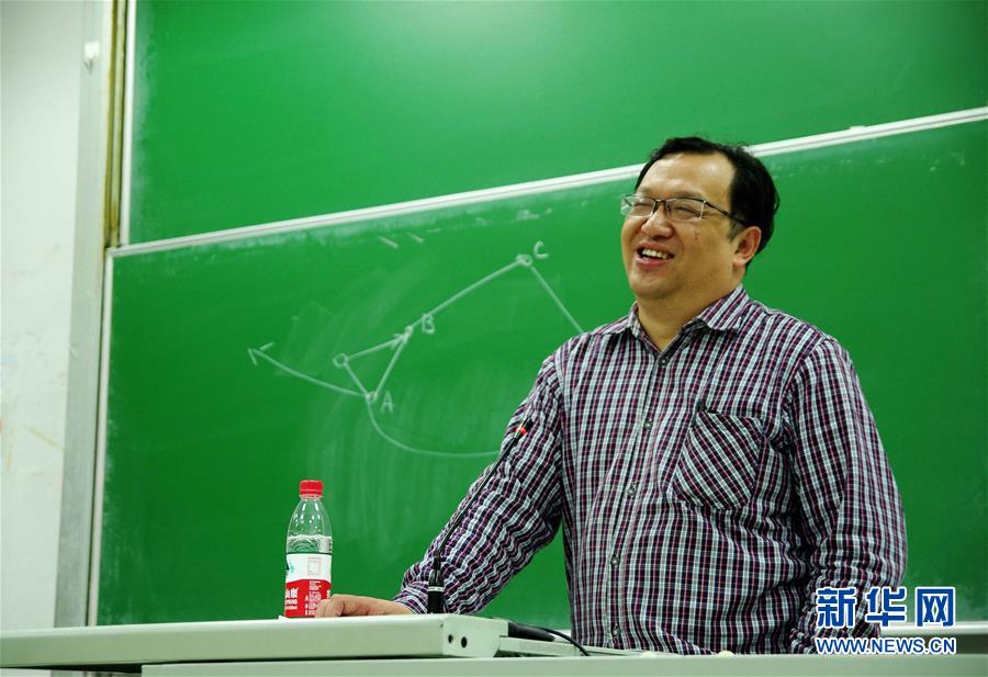 （新華全媒頭條·圖文互動）（9）鍛造領航復興的中流砥柱——寫在“不忘初心、牢記使命”主題教育即將啟動之際