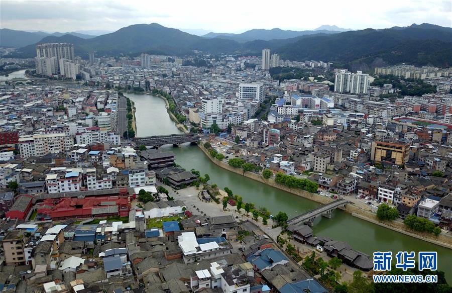 （新華全媒頭條·不忘初心、牢記使命——記者再走長征路·圖文互動）（3）風展紅旗如畫——來自長征出發地長汀、寧化的紅色信仰報告 