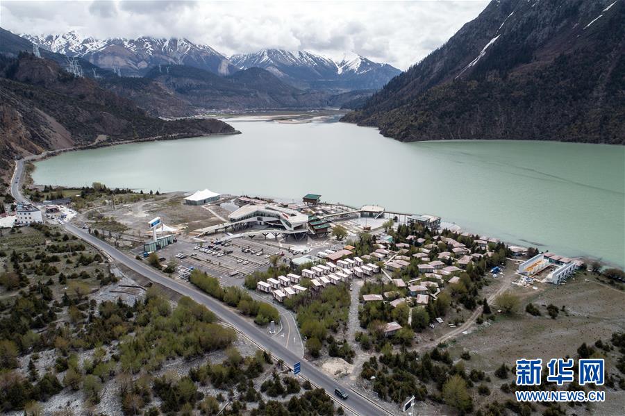 (壯麗70年·奮斗新時代·圖文互動)(3)駛向幸福的“天路”——川藏公路藏區變遷