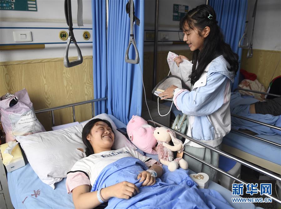 (圖文互動(dòng))(3)長寧地震獲救者李雨秦:走出傷痛 迎接新生