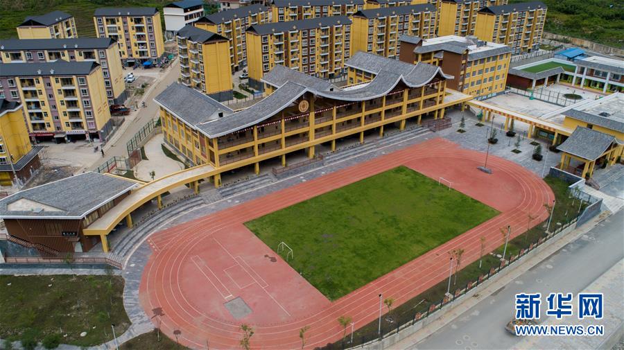 (直過民族脫貧攻堅·圖文互動)(2)下山!傈僳群眾開啟新生活