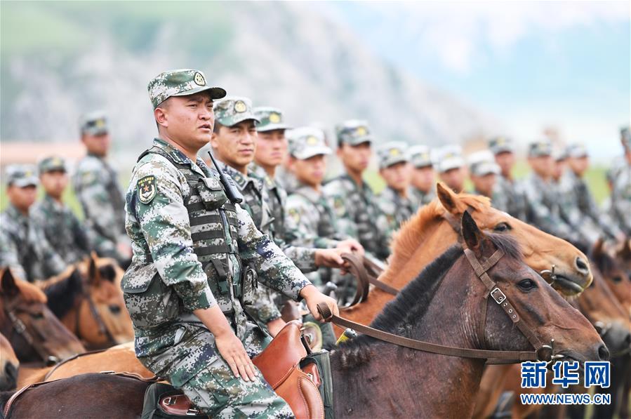 (新華全媒頭條·愛國情 奮斗者·圖文互動(dòng))(1)初心不改 紅心向黨——西部戰(zhàn)區(qū)陸軍某旅玉樹獨(dú)立騎兵連連長尼都塔生一家四代跟黨走紀(jì)實(shí)